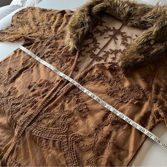Faux fur collar embroidered lace kimono duster, One of a kind reworked, size L - Picture 8 of 11